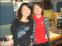 回国前的婷婷在演播间接受天舒采访