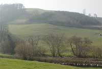 Lllechwedd sy'n cael ei adnabod fel Golfa