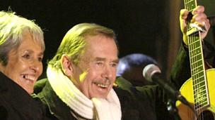 Cố tổng thống CH Czech Havel (phải)