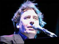 A windswept Jools Holland.