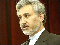 محمدرضا خاتمی، دبيرکل حزب مشارکت نسبت به بسته شدن راه های ارتباطی اصلاح طلبان با مردم اعتراض کرده است