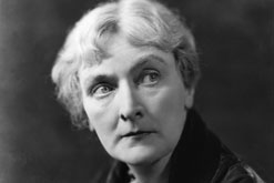 Dame Sybil Thorndike by Bassano 1934, by kind permission of The National Portrait Gallery.