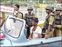 کشمیر میں بھی اسی قانون کے تحت فوج کی اختیارات حاصل ہیں۔