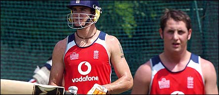 Kevin Pietersen and Phil Mustard in the nets