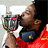 Ras Kwame kisses the 1Xtra Cup