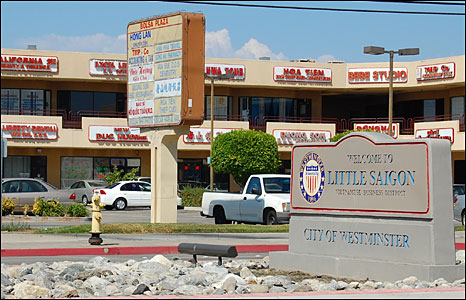 Biển hiệu Little Saigon
