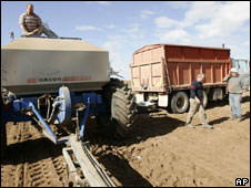 Farmers tackle drought in Australia