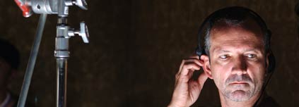 Iain Softley on the set of The Skeleton Key