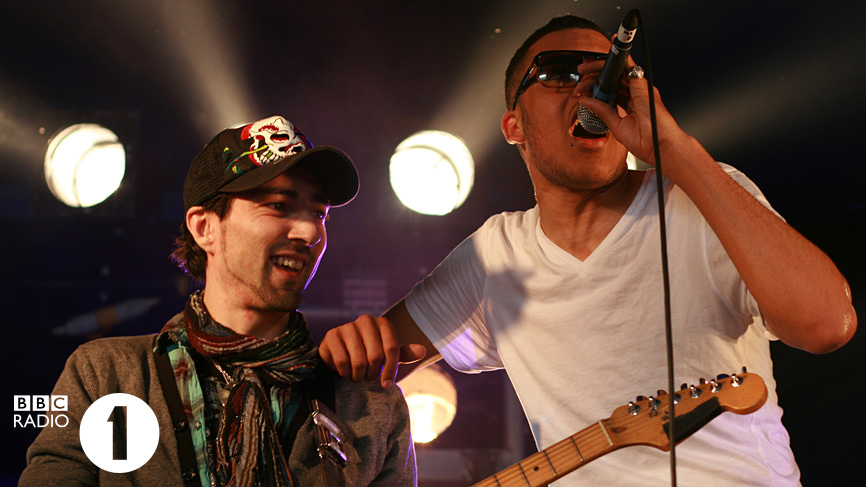 Master Shortie and guitarist