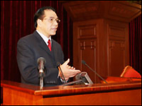 Tổng bí thư Nông Đức Mạnh phát biểu tại một kỳ hội nghị TW