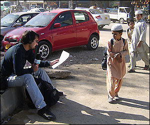Matías Zibell reportando desde Pakistán