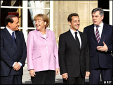 گوردون براون، نیکولا سارکوزی، آنگلا مرکل و سیلویو برلوسکونی( از راست به چپ)