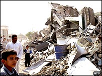 Felluce'de bombardımana uğrayan bir bina