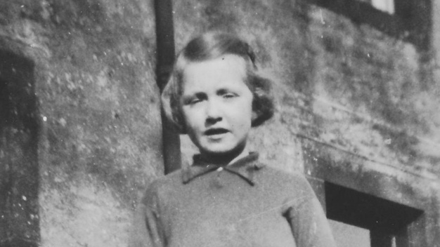 Christine wearing her kilt at Linnhall Farm