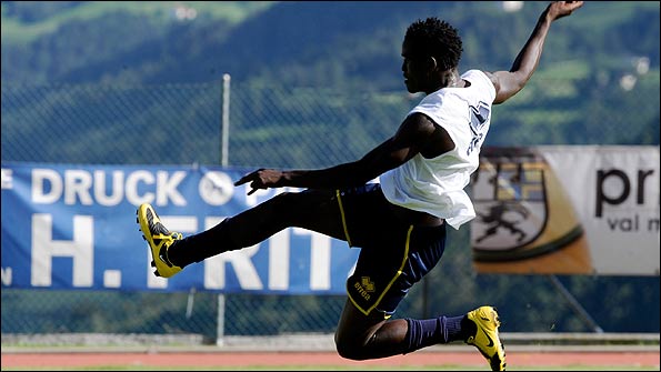 Mariga training during his spell with Parma