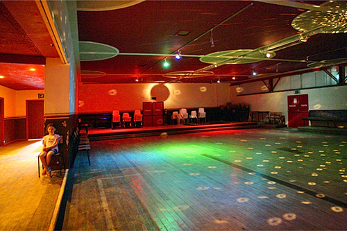 Buildings: colour of dark alt text