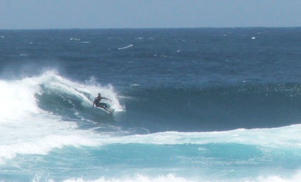 Heavy and hot. 35 degrees and this celebrated NSW reef was cranking. Pic: M, 07 