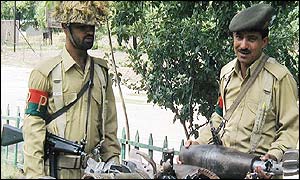 Pákistánští vojáci na hranici s Indií