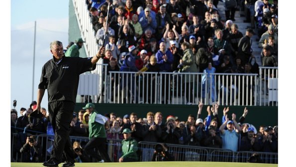 Darren Clarke salutes the crowd on the 18th green at the end of his third round