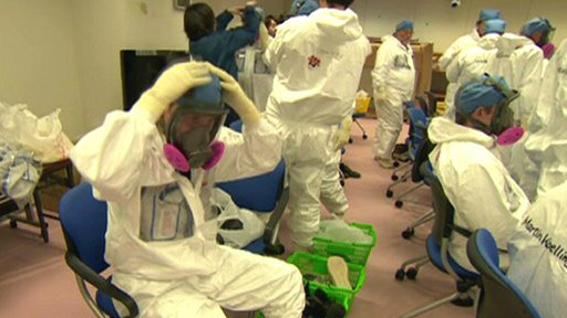 记者傅东飞（中）在日本大地震两周年之际前往福岛参观。