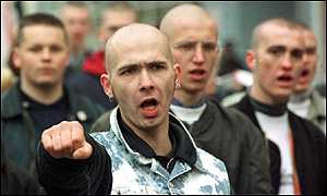 Nestvůrná tvář německého pravicového extremismu při demonstracích NPD v Berlíně