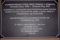 Plac llechen yn coffáu'r streic