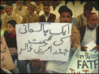 لاپتہ افراد کے حق میں مظاہرہ: فائل فوٹو