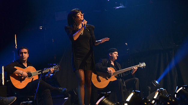 Ana Moura and her band