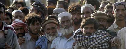 زلزلے میں بچ جانے والے