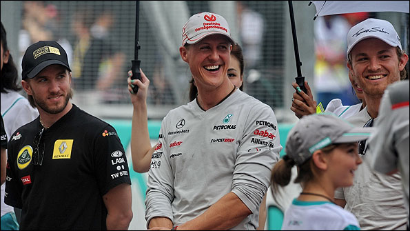Michael Schumacher (centre)