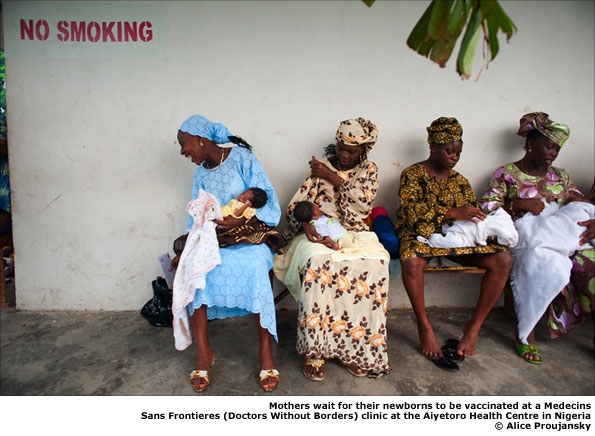 Mothers wait for their newborns to be vaccinated at a Medecins Sans Frontieres (Doctors Without Borders) clinic at the Aiyetoro Health Centre in Nigeria © Alice Proujansky