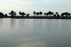 Elizabeth better not spend too long at the lakes as there is a 10.00 curfew at the fortress - will she survive the night?