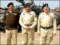 صدر مشرف کو معلوم ہے کہ وہ عوام کے نام پر اپنی وردی اتارنا تو دور کی بات ہے اگر سب کو وردی پہنوا دیں تو بھی عوام کچھ نہیں کہیں گے