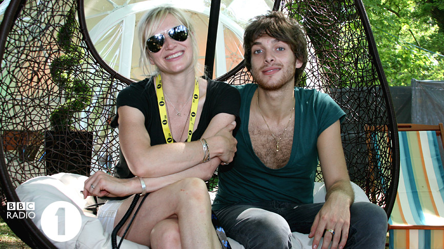 Jo and Paolo Nutini in the swingy chair