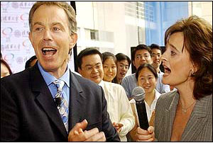 Cherie Blairová sklidila písní Beatles úspěch u studentů a posměch kritiků