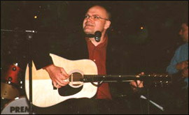 Leo Devine performs 'The Boxer' as well as the rocking 'Caroline' 