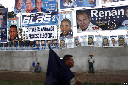 Afiches de la campaña electoral en Honduras