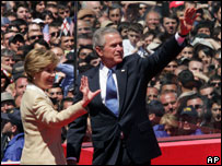 George Bush a Laura Bushová v Tbilisi