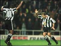 Shearer celebrates against Man United