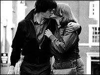 Ian (Sam Riley) + Debbie (Samantha Morton) 