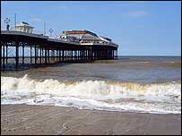 Cromer Pier by Martin Pearce