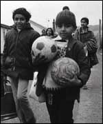 Ugandans arriving at a camp