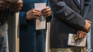 等待在總統大選中投票的美國選民