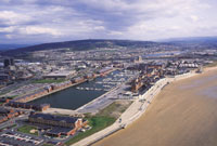 Dinas Abertawe o'r awyr