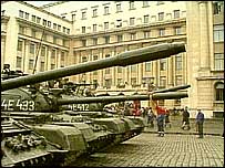 Tancuri în Piaţa Revoluţiei