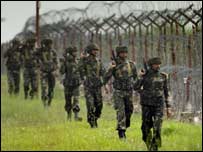  لائن آف کنٹرول پر فوجی(فائل فوٹو)