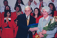 Clydwyn ap Aeron Jones a'i briod