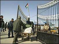 اسرائیلی افسران کے مطابق ٹیکس اور کسٹم ڈیوٹی کا معاملہ زیر غور ہے۔