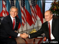 ولاديمير پوتين و جرج بوش، روسای جمهوری روسيه و آمريکا