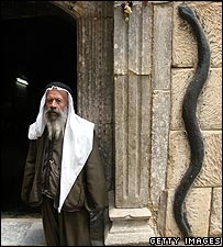 Şeyh Adiy Türbesi'nde bir Yezidi